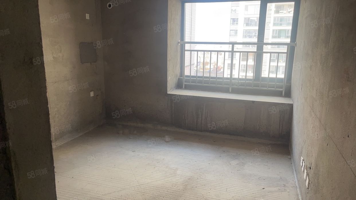 建投金桂湾3室2厅2卫133.17㎡南82万