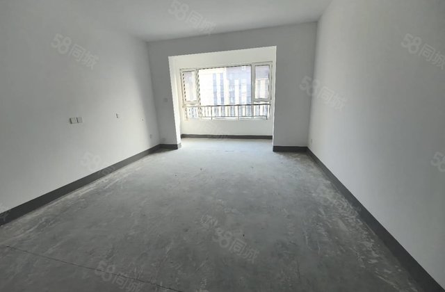 一实验，清风和炉三室两卫，纯新房一手可按揭，带车储三叶草小高