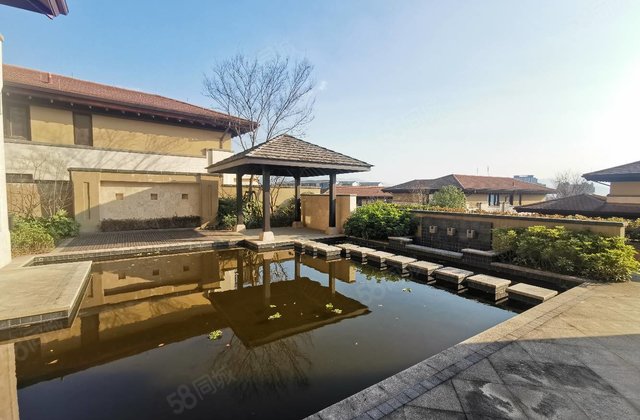 绿谷庄园四合院,上证247平五室四厅五卫带双车位.
