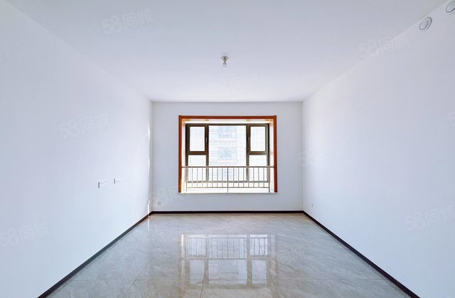 有钥匙区政府时代中通豪园，康盛园送地下室走一手，东边户