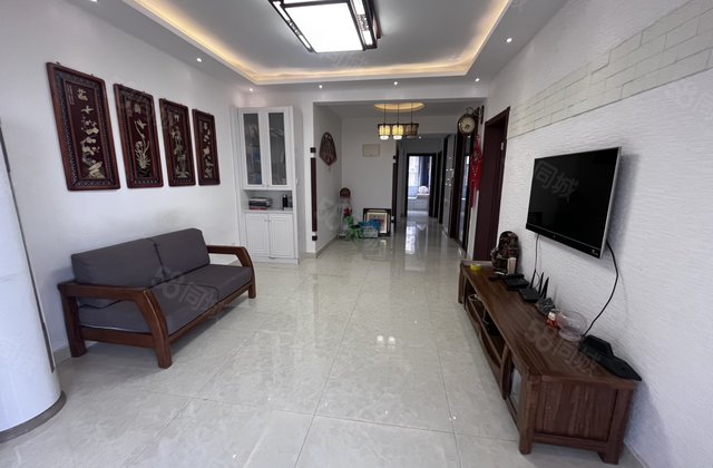 急售开发区东昌丽都一梯两户精装三室带车位和储藏室免大税