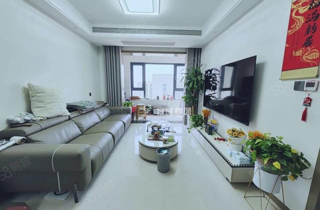 房东急售 送车位 储藏室 大三室 精装修 可以看的 保证真实