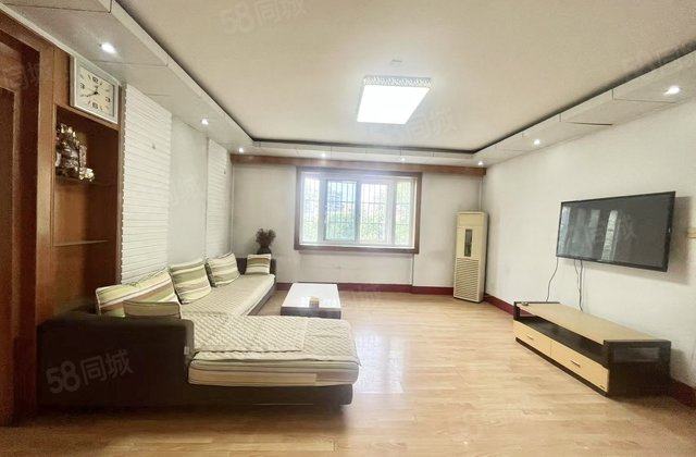 文轩！凤凰新城东区！带地上储！2卫！单价    多！急售！