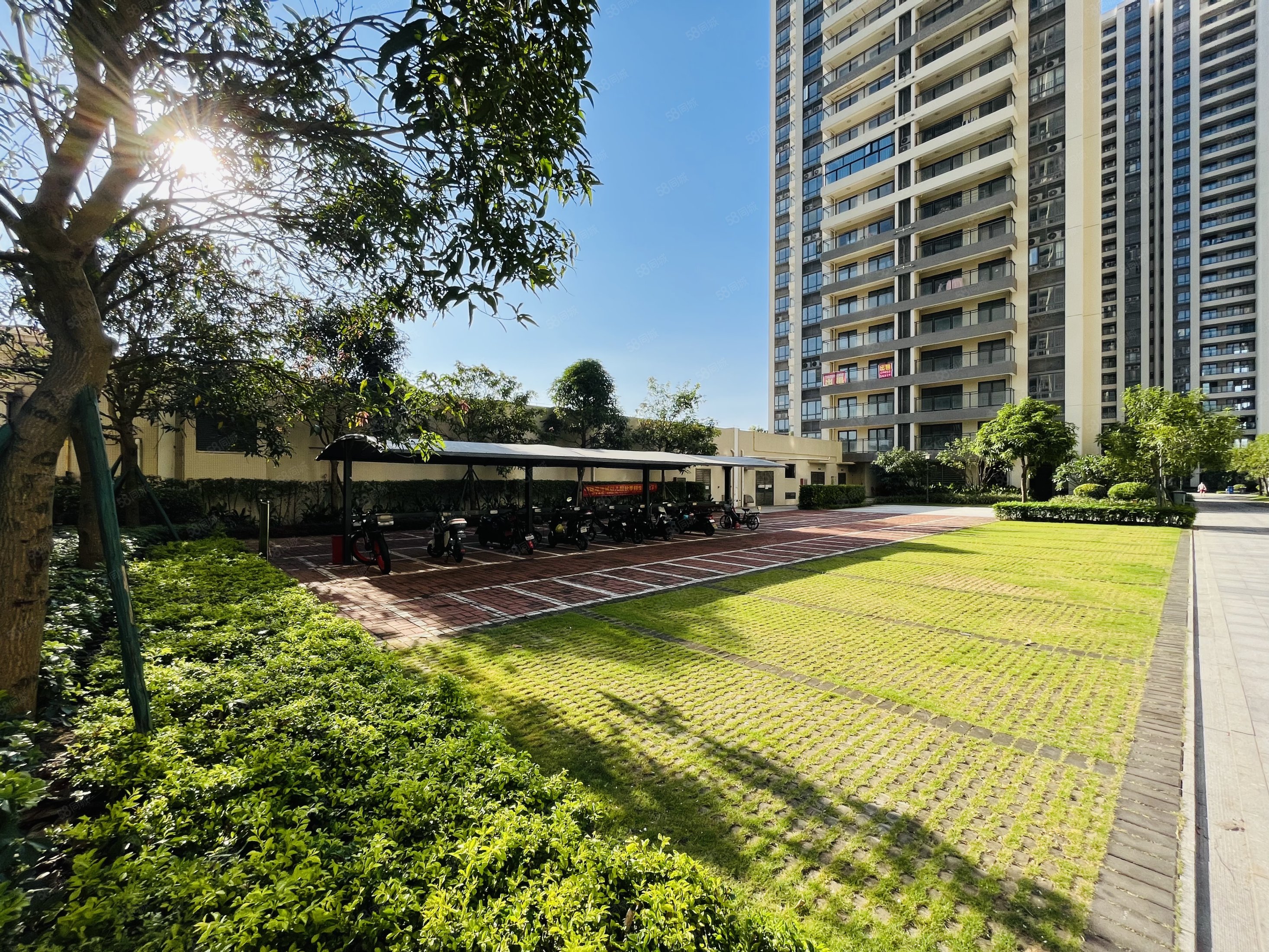 锦绣海湾城九期双卫产权清晰小区新精装好房板楼