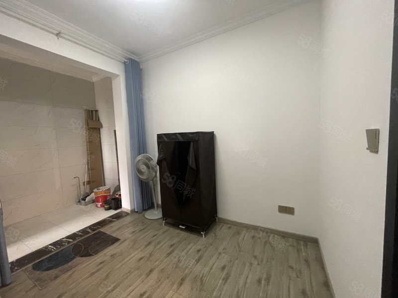 瑞和南苑3室2厅2卫110㎡南北65万
