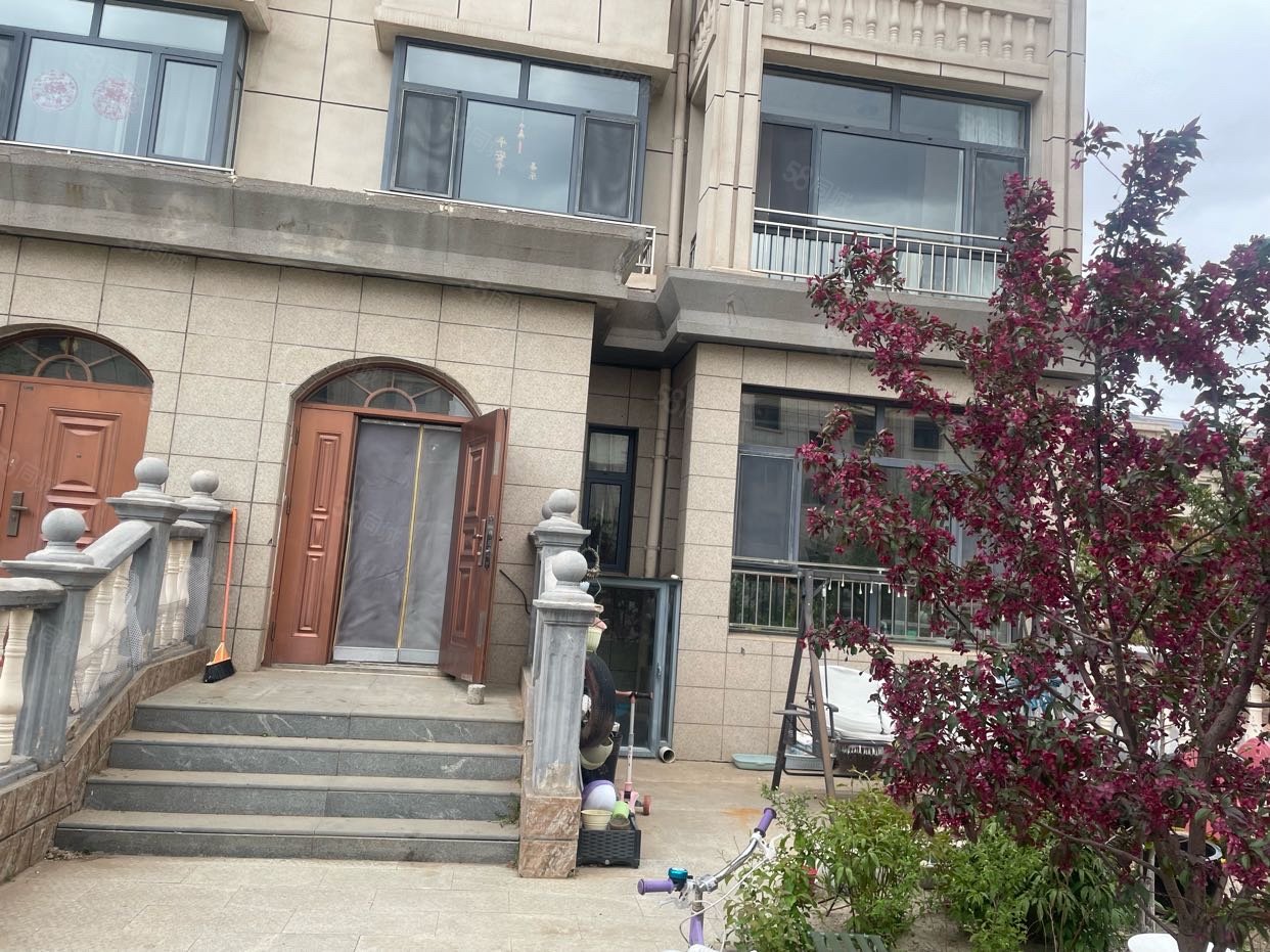 凤栖花园4室2厅2卫205㎡南北110万