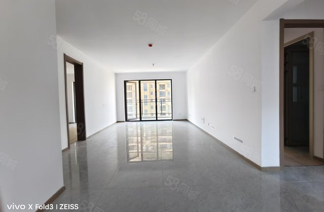 新房刚交   急卖 128平98萬急卖 三叶草双卫带车位储