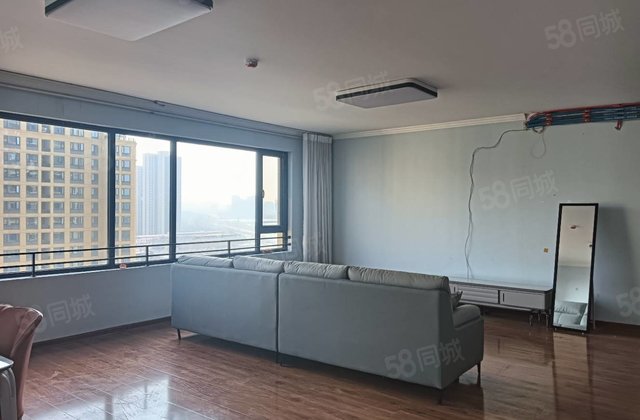 百合新城 大平层  带车位储藏室 观景房 四室两卫 随时看房