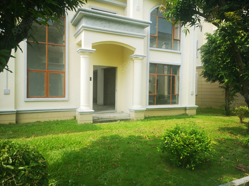 顺宝花园独栋别墅 带200方花园送100方露台7米中空客厅