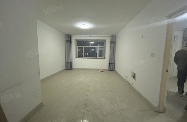 徒骇河边，小高层，三室  楼层，免大税有车位储藏室