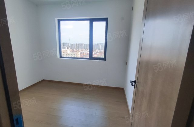 云麓九里，三室两厅两卫125平仅售94万，婚房