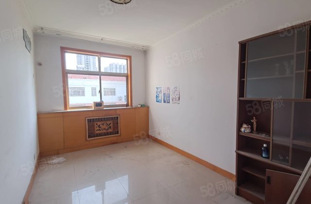 东关附近  电业局家属院 大三室  三室朝阳   有储