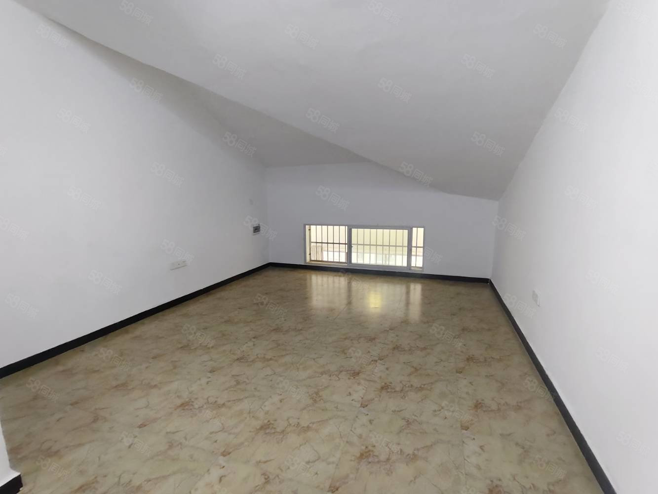 地中海风情7室3厅3卫112㎡南59.8万