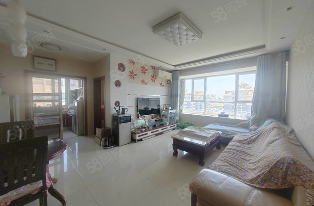 东边户 全明三室 带车储 精装干净 诚售可按揭