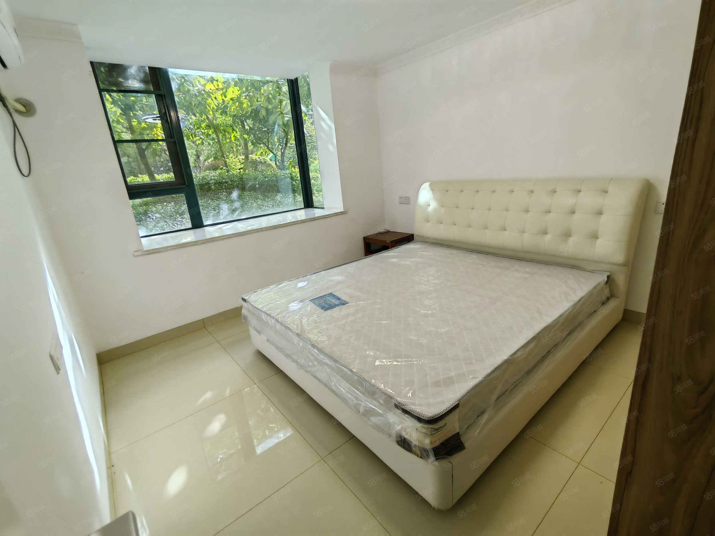 恒大御景湾4室2厅2卫200㎡东160万