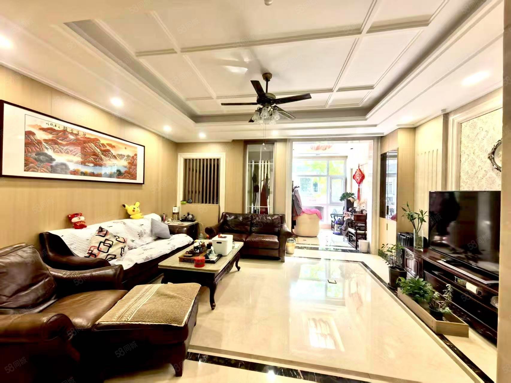 天鵝堡4室3廳4衛(wèi)247.03㎡南北830萬