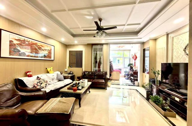 天鵝堡4室3廳4衛(wèi)247.03㎡南北830萬