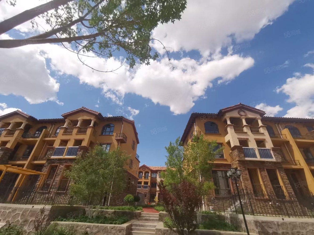 名爵滨河花园 联排别墅 所见即所得 精装现房 随时可看