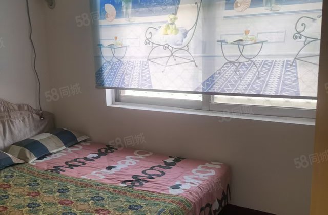 湖北小区(别墅)4室2厅2卫满五价格可议
送两间偏房及小院