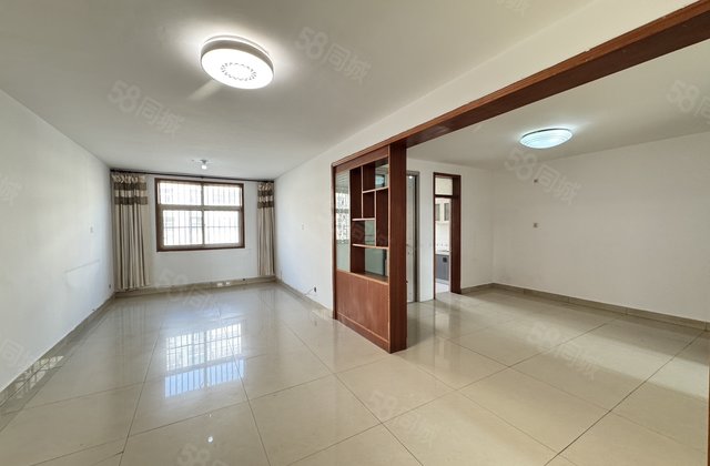 距离东昌湖边100  多层三楼 名人苑大三室 双阳台