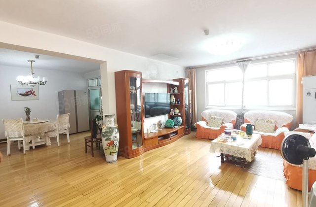 新世纪花园，三室朝阳，六中对过，带车库，一楼