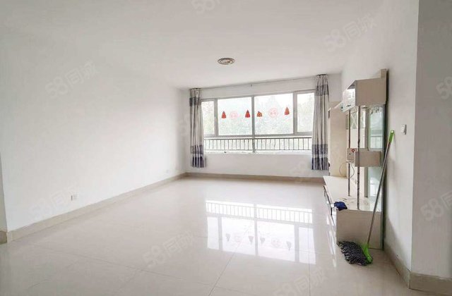 湖边  四居室 畅博怡情湾 四室两厅两卫 东边户 看房方便