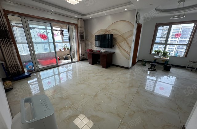 阿卡六期 精装三室两卫，带车位地下室，116平，急售