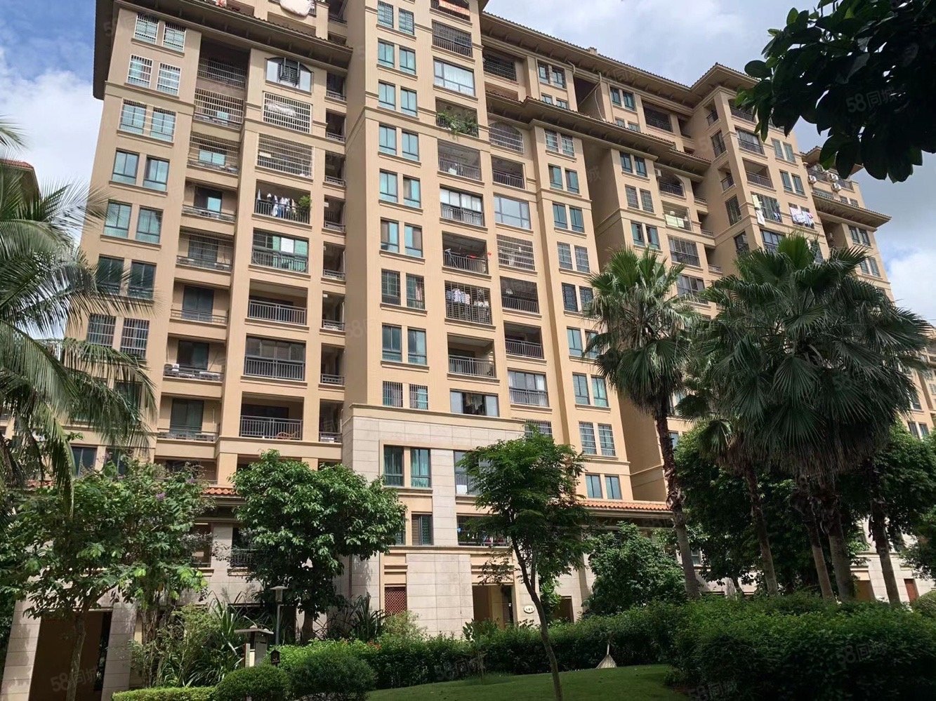 佳元江畔人家3室2厅2卫128.21㎡南256万