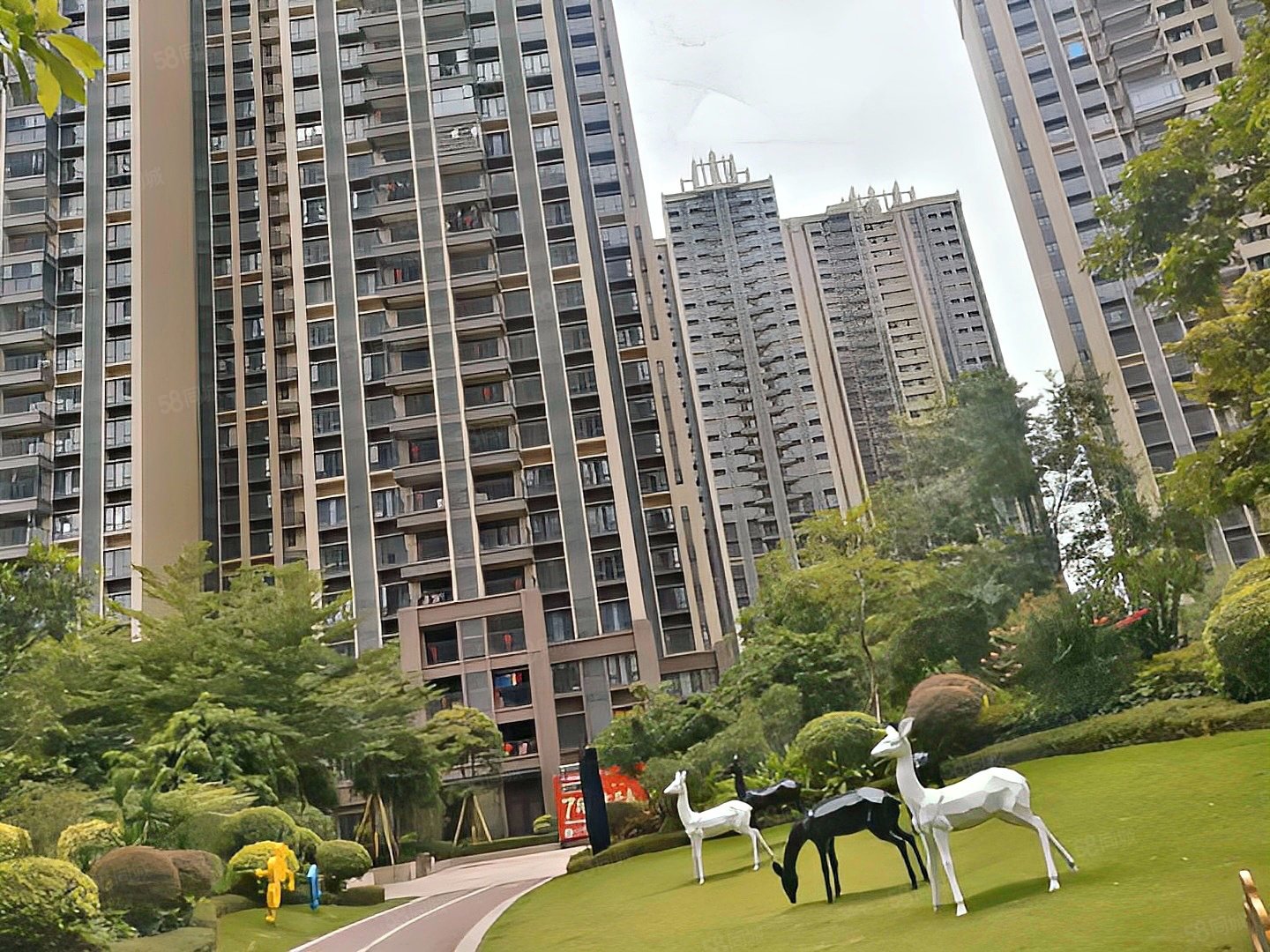 格美的翰湖苑全新精装房125方148万满五