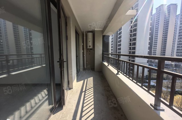 急售，湖雨上院，总高10层中间楼层，带车位储藏室