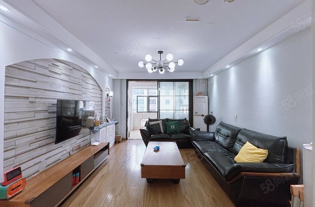 急售急售香江附近对过，精装修阳光实验，房东诚心买，价格还可谈