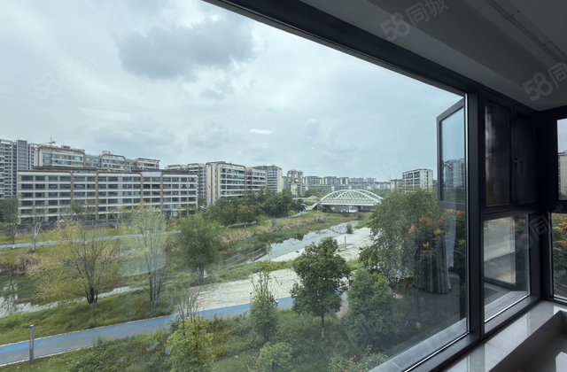敏捷珑玥府4室2厅108㎡100万二手房图片