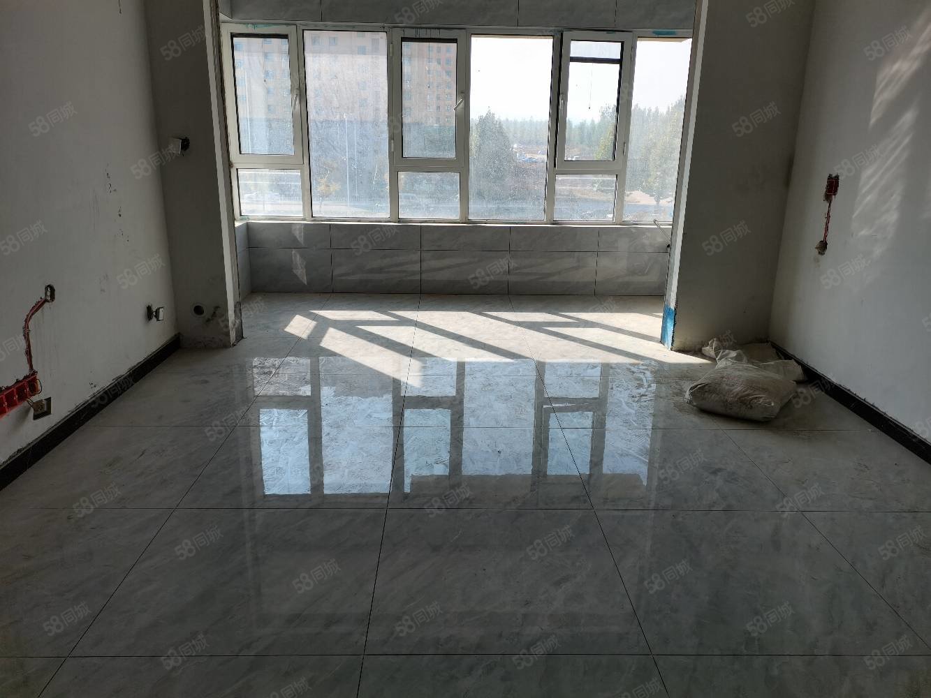 泗水龙城华府3室2厅1卫142.6㎡南北98万