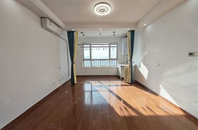 房东急卖 民生八号院 中间楼层。带车位储免大税