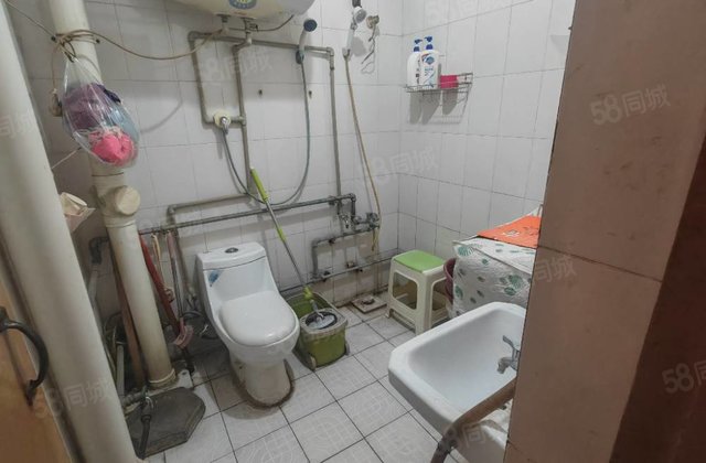 剧院附近 东昌本部 单位家属院 一楼 三室两厅停车方便