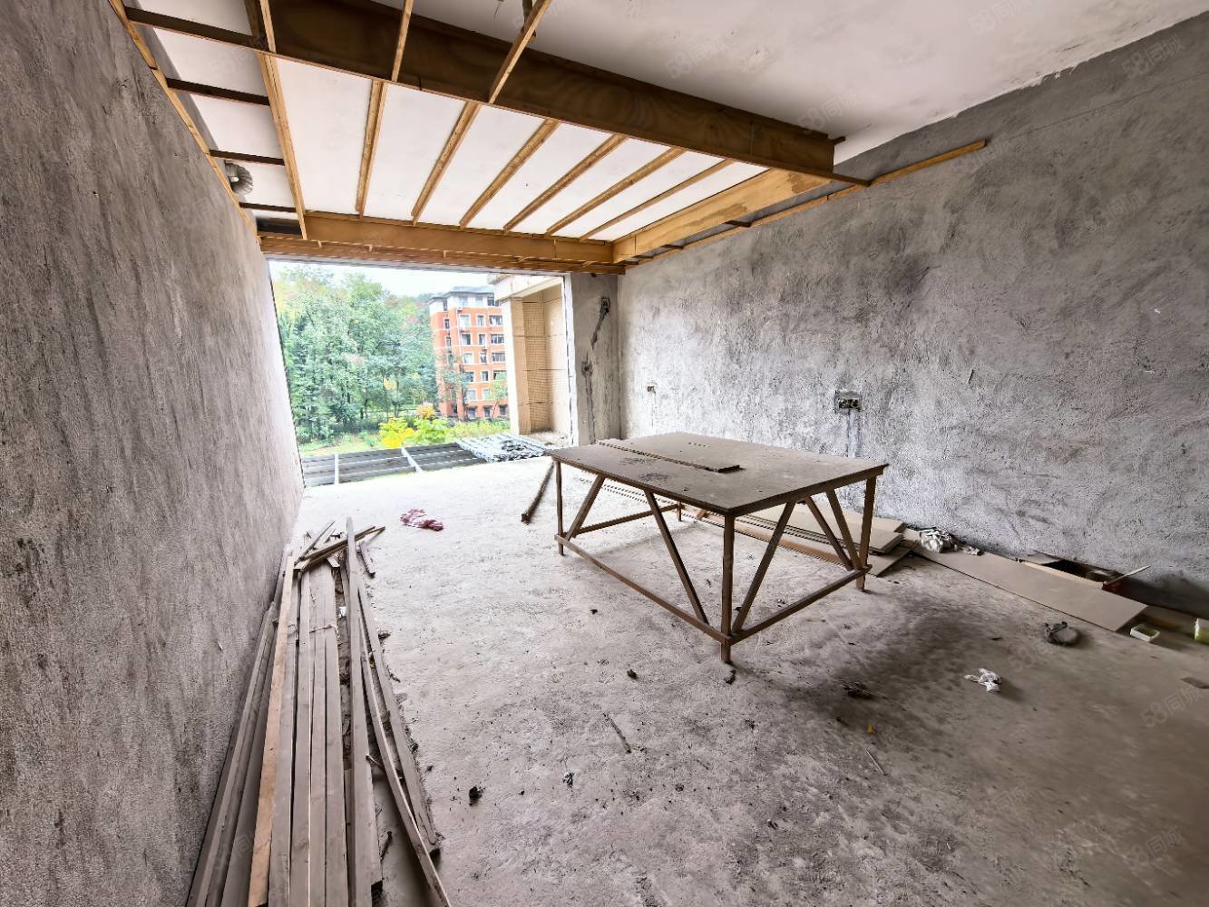 北湖湾8室2厅5卫215㎡南北200万