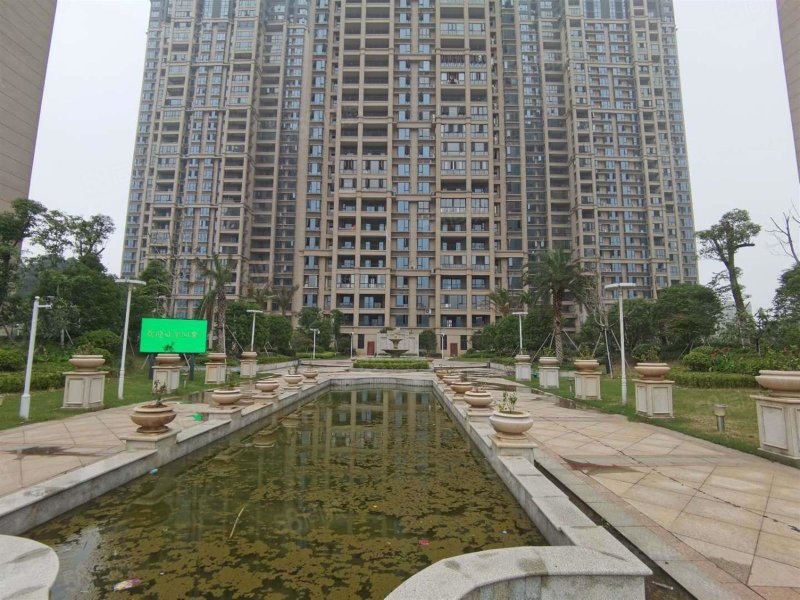 龙庭花园3室2厅毛坯房急售