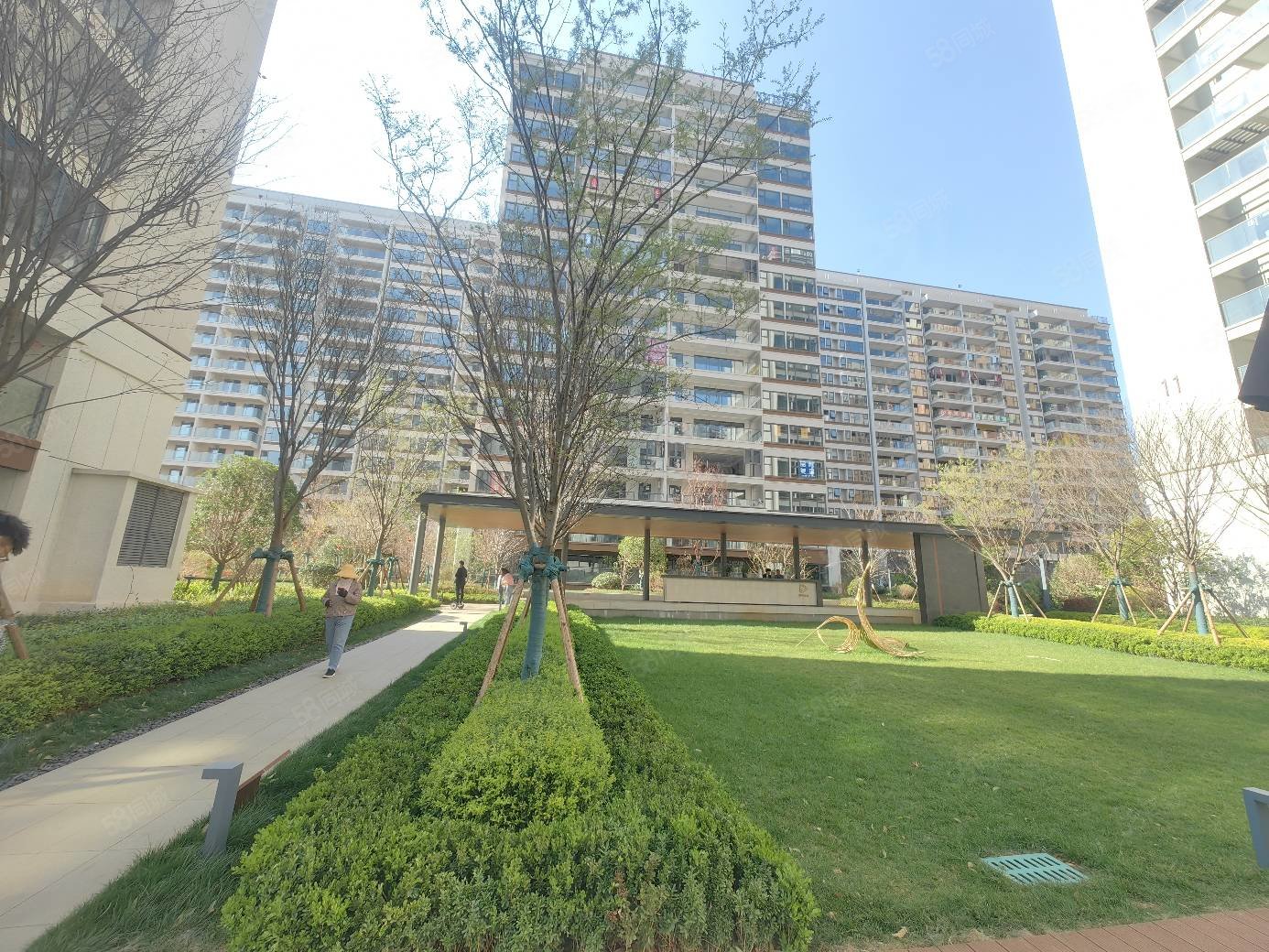 五华区高新区金地峯范精装修现房1梯1户横厅4房2卫