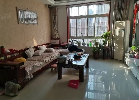 万达旁 桐凤家园 地暖房 边户 三楼 63.8万阿卡