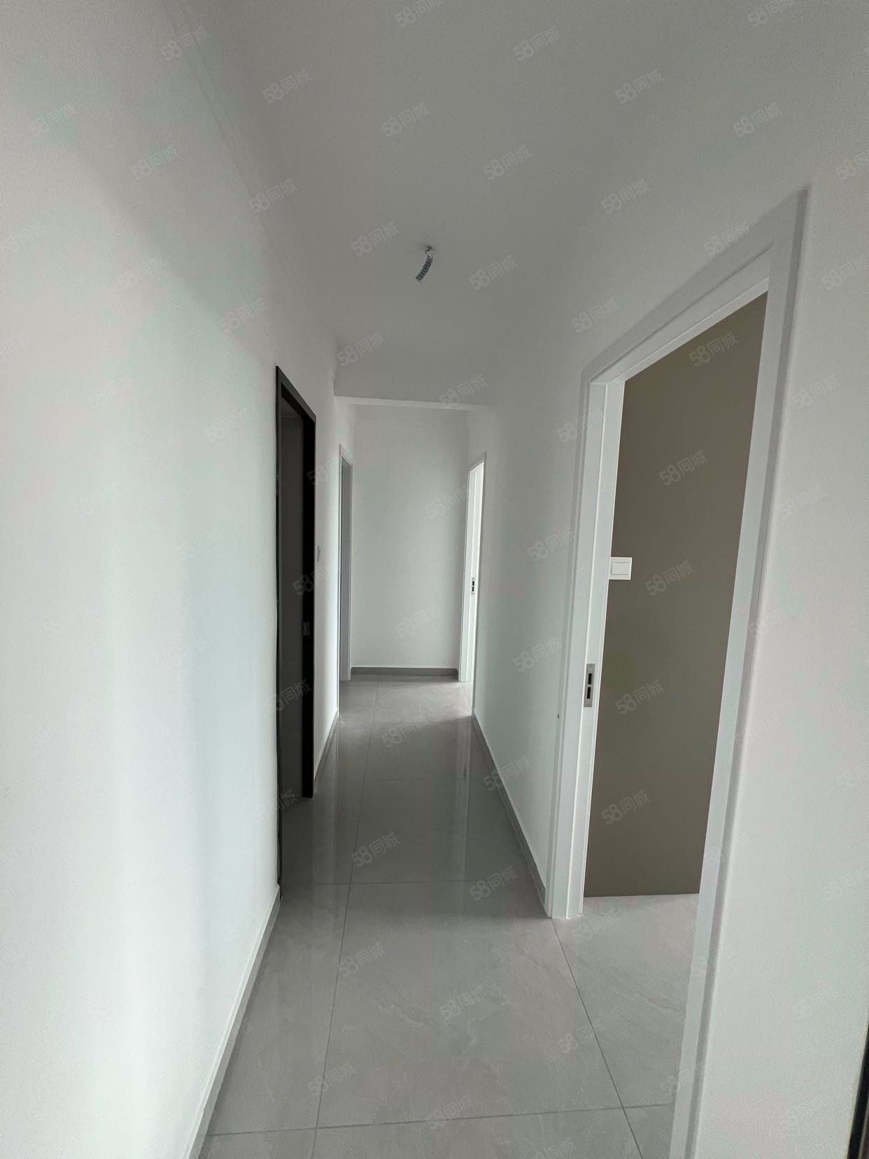 鉑悅山3室2廳1衛(wèi)98.82㎡東南66萬