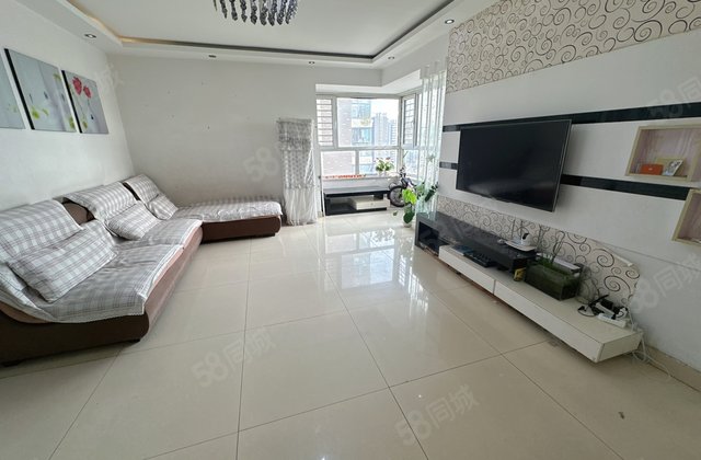 阿卡四期 三室边户 精装修 带车位地下室 采光好 户型方正