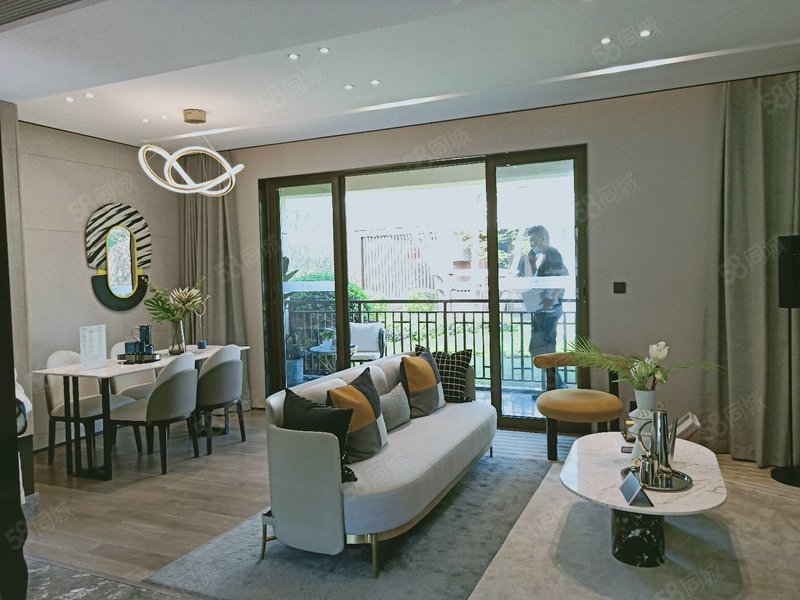 北碚华润地产旁 新盘樾景台纯洋房板式结构 三房横厅大阳台