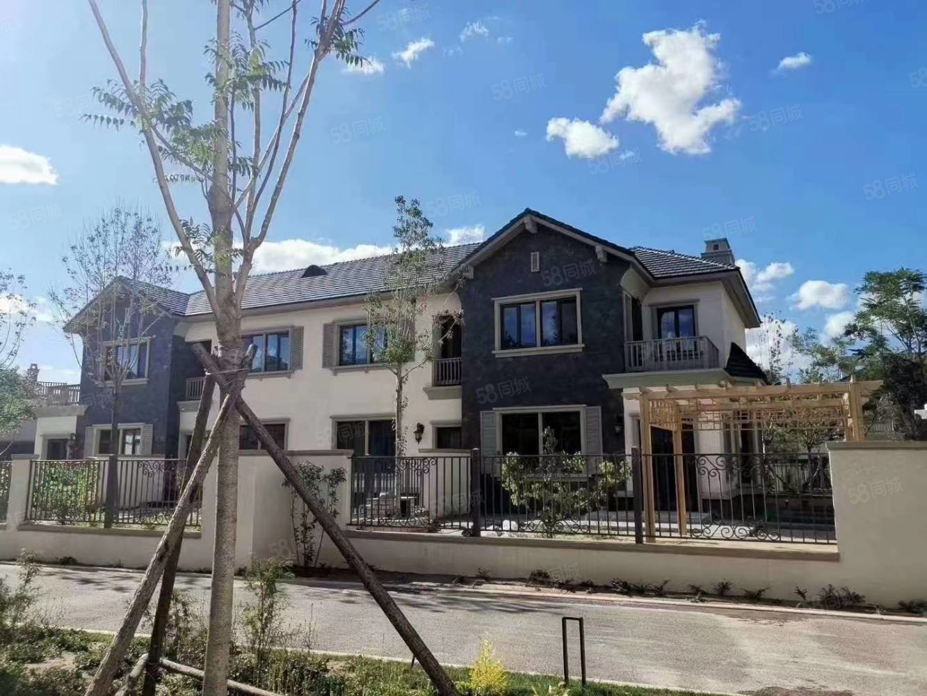 上谷水郡(别墅)2室2厅3卫140㎡南北240万