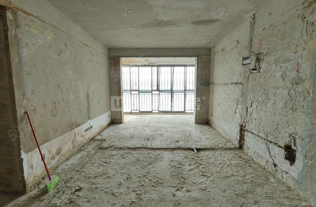 冠泰水晶郦城4室2厅119㎡89万二手房图片