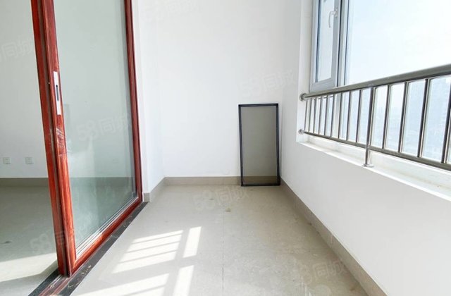 岳庄御府 中间楼层采光好 商品房 次新房 南北通透 近医院