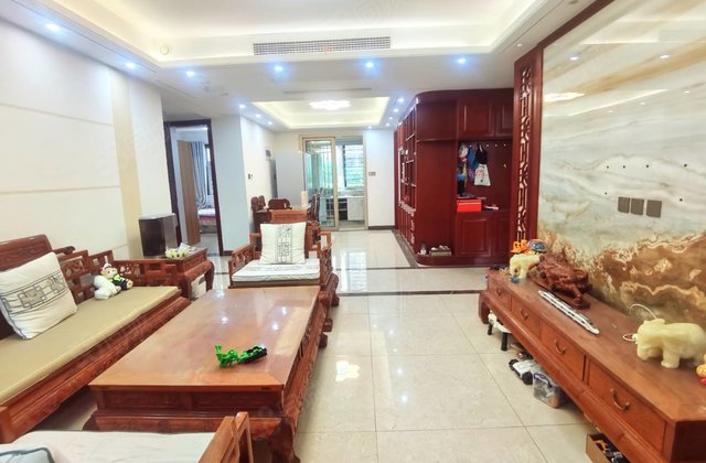 公园，大润发 四居室 中央丽都，带车位储藏室免大税