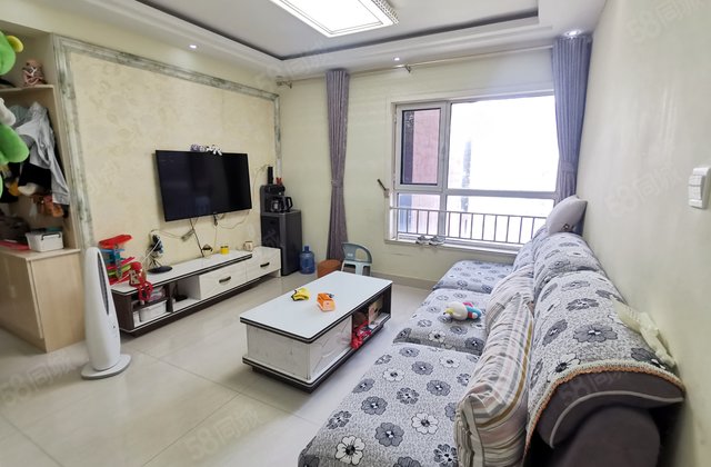 徒骇河旁，精装婚房三居室，全明户型全天采光，免大税带储有车位