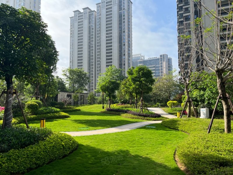 住宅水晶澜庭4室2厅2卫132.46㎡东246万