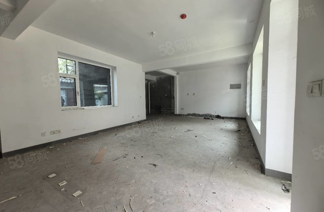 古楼西城门附近，小户型别墅，带上两层，四室，采光很好户型方正