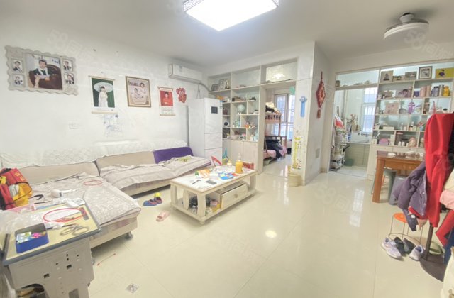 莲湖花园 多层洋房 二层 带车位 三室拎包入住 阿尔卡迪亚